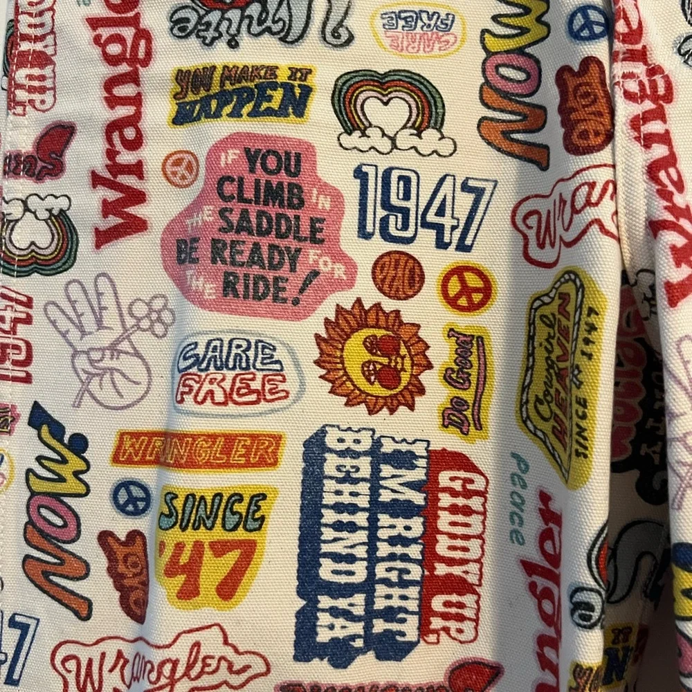 Wrangler Graphic Jeans - Picture 2 of 5